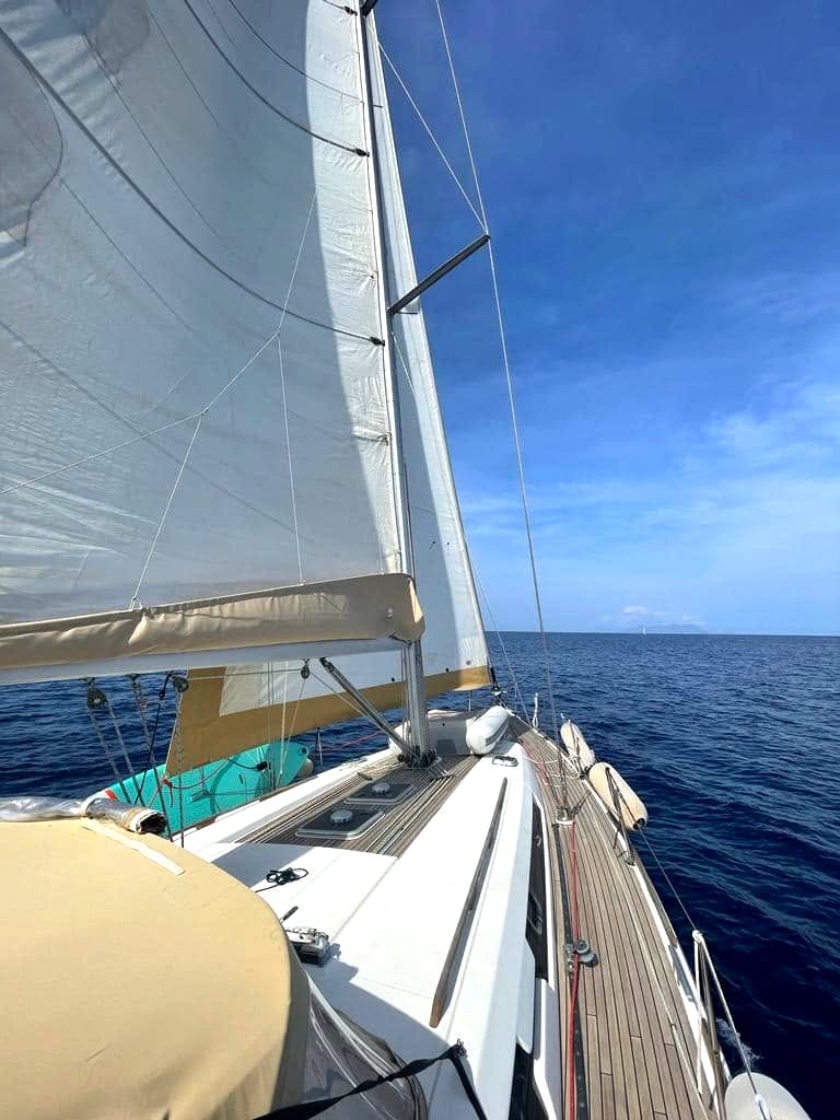 Under sail – Vieniviaconme